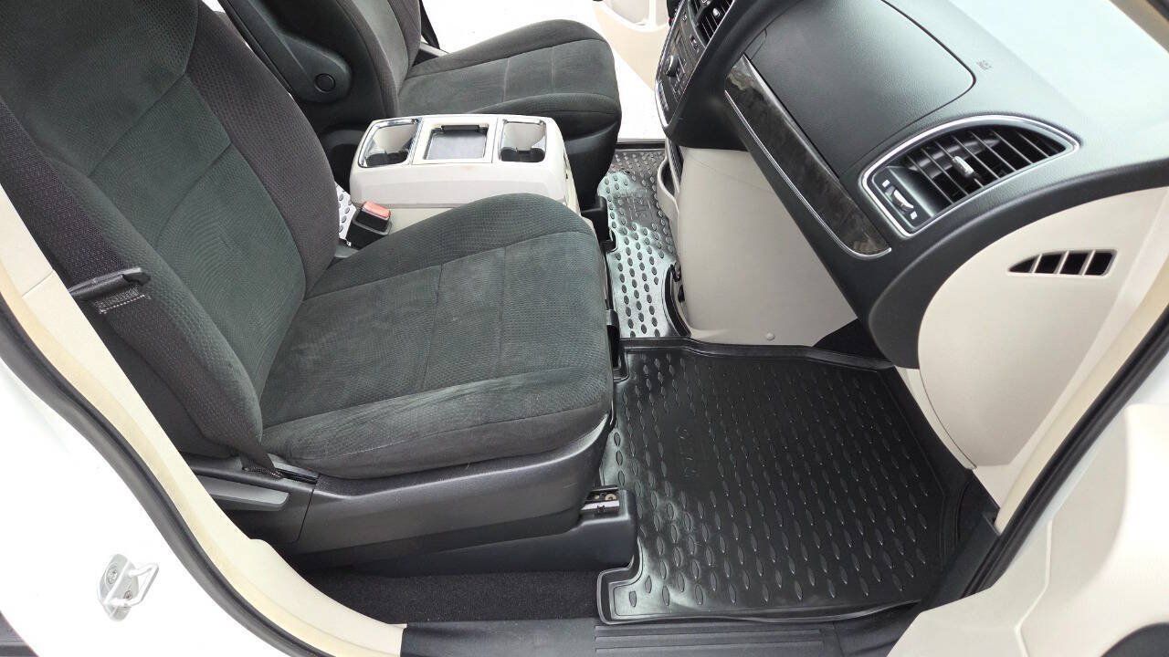 Used 2011 Chrysler Town & Country Touring FWD image 52