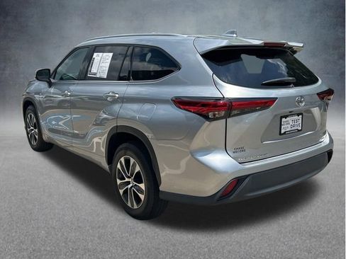 Used 2022 Toyota Highlander XLE FWD image 7
