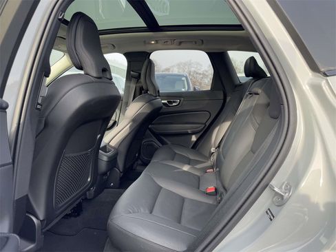 Certified 2025 Volvo XC60 B5 Plus image 9