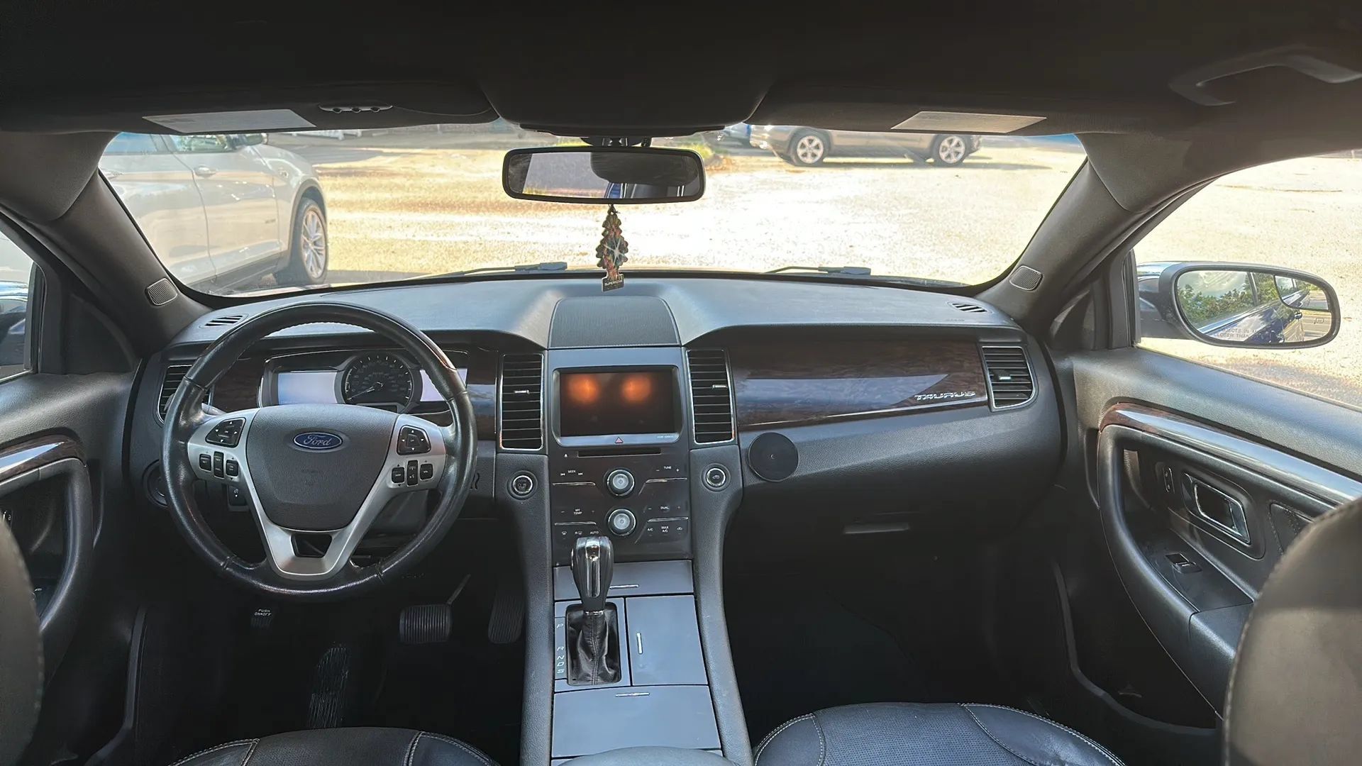 Used 2014 Ford Taurus Limited FWD image 14