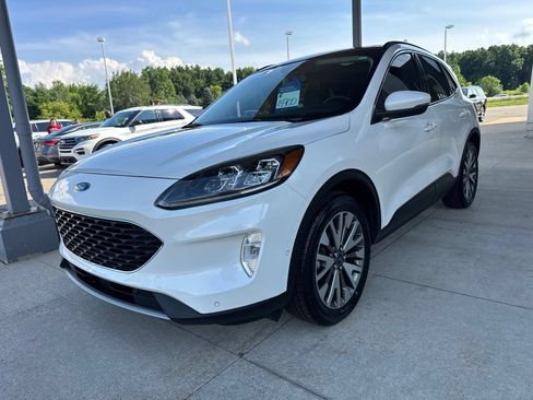 Used 2020 Ford Escape Titanium AWD/4WD image 3