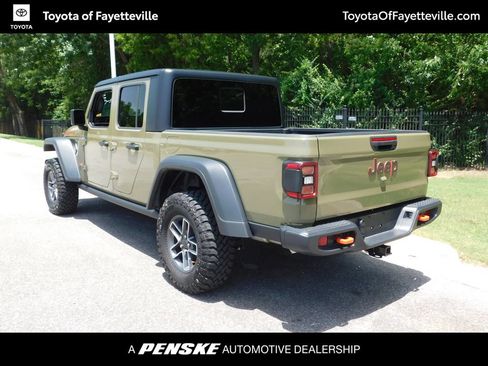 Used 2025 Jeep Gladiator Mojave w/ Convenience Group AWD/4WD image 9
