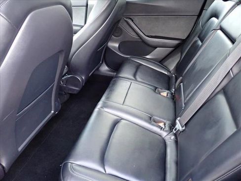 Used 2021 Tesla Model Y Long Range image 10