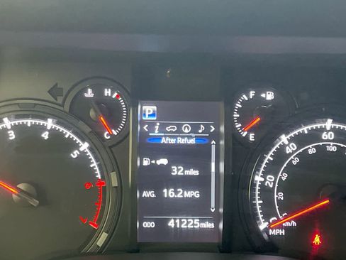 Used 2024 Toyota 4Runner SR5 Premium w/ Moonroof Package AWD/4WD image 15