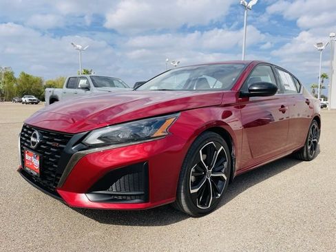 Used 2023 Nissan Altima 2.5 SR image 3