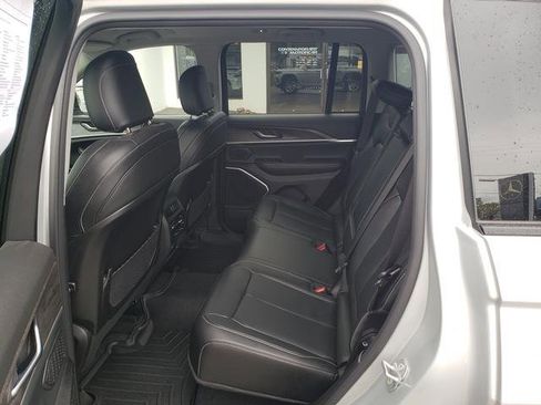 Used 2022 Jeep Grand Cherokee Limited image 12