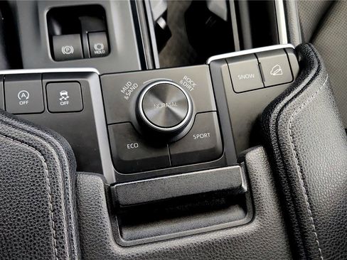 Used 2025 Toyota Grand Highlander AWD image 36