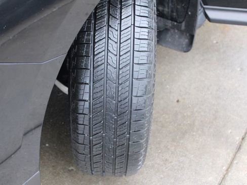 Used 2019 Nissan Pathfinder S image 12