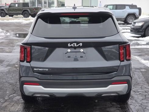 Used 2024 Kia Sorento LX image 18