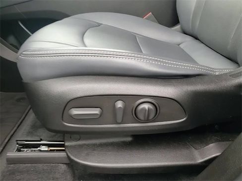 Certified 2023 Buick Enclave Essence image 13