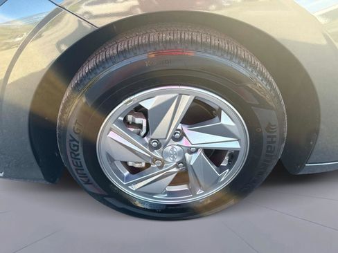 Used 2024 Hyundai Elantra SE image 11