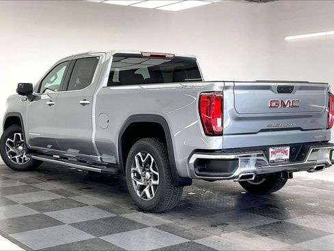 New 2026 GMC Sierra 1500 SLT image 2