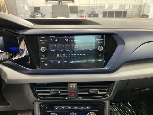 Certified 2023 Volkswagen Taos SE w/ Panoramic Sunroof Package AWD/4WD image 21