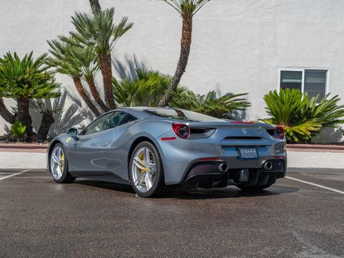 Used 2018 Ferrari 488 GTB image 5