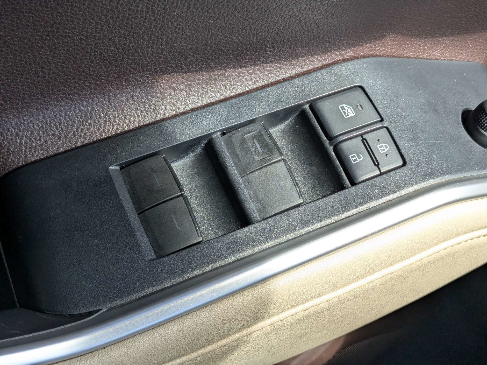 Used 2020 Toyota Highlander XLE AWD/4WD image 23