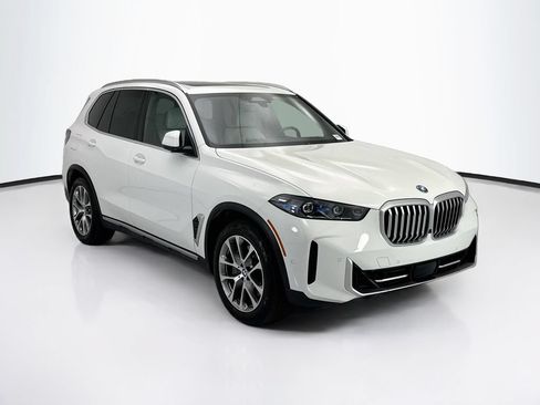 Used 2026 BMW X5 xDrive50e w/ Climate Comfort Package AWD/4WD image 3