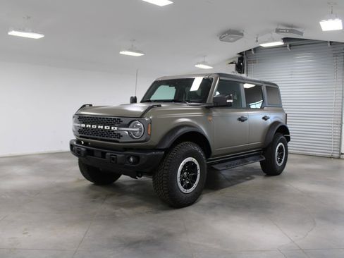 New 2025 Ford Bronco Badlands w/ Matte Film Protection Package image 3