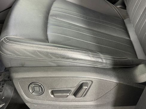 Used 2022 Audi e-tron Premium Plus w/ Premium Plus Package image 13