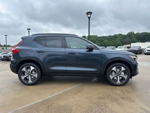 New 2026 Volvo XC40 B5 Core w/ Climate Package image 9