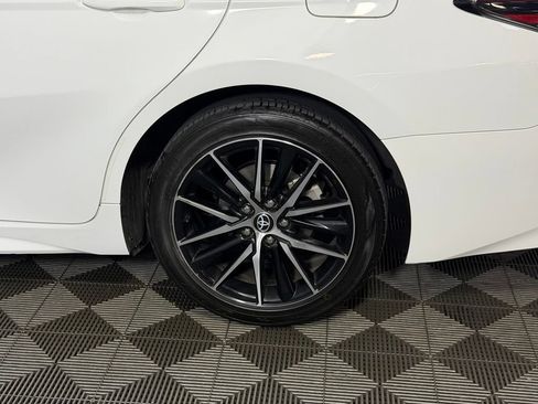 Used 2023 Toyota Camry SE w/ Convenience Package FWD image 11