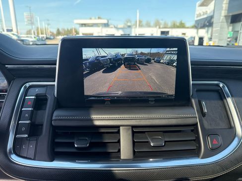 Used 2023 GMC Yukon XL SLT AWD/4WD image 19