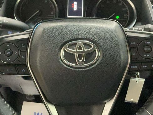Used 2018 Toyota Camry SE image 15
