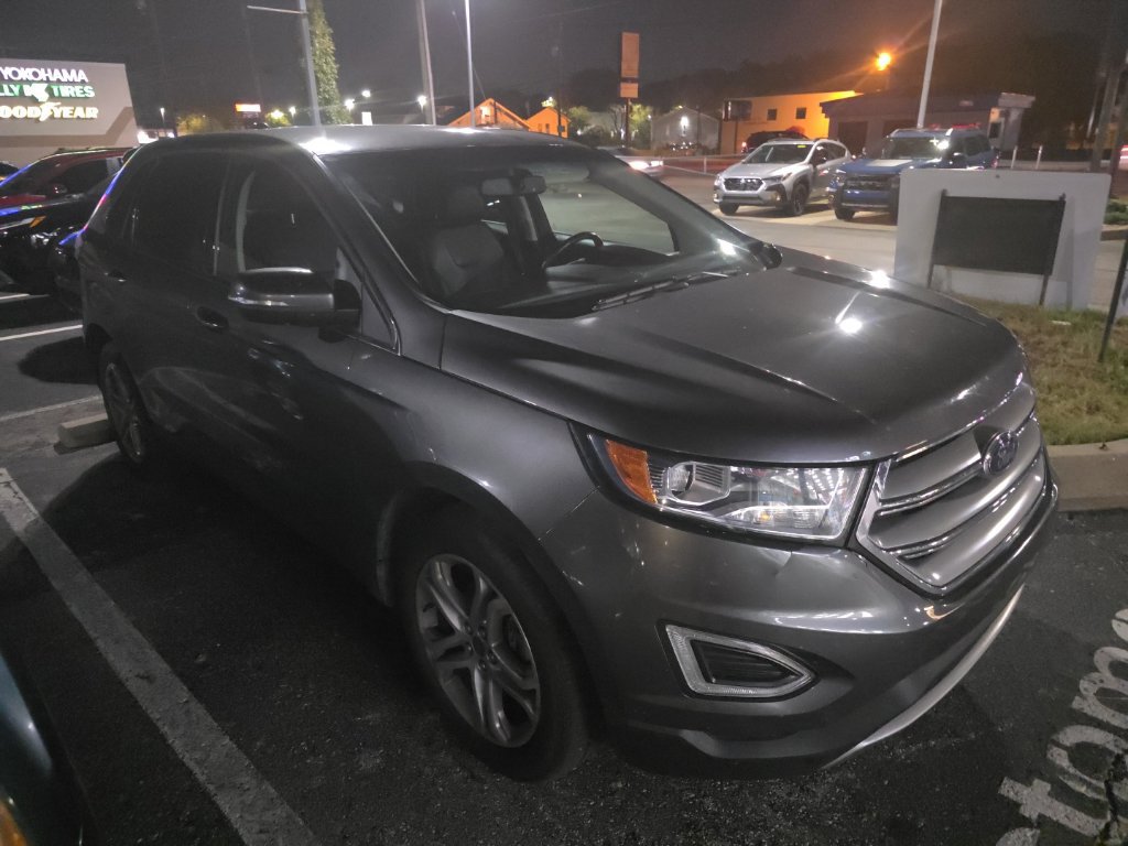 Used 2017 Ford Edge Titanium w/ Technology Package FWD image 3