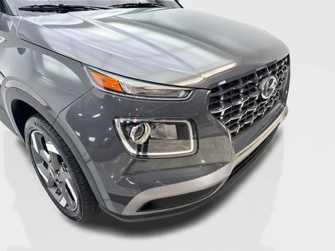 Used 2025 Hyundai Venue SEL FWD image 17