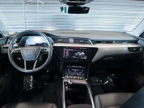 Used 2022 Audi e-tron Premium w/ Convenience Plus Package image 10