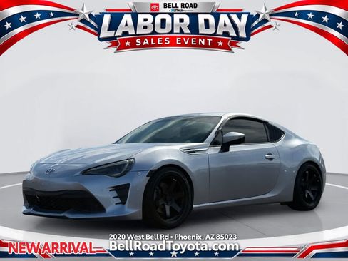 Used 2017 Toyota 86 RWD image 1