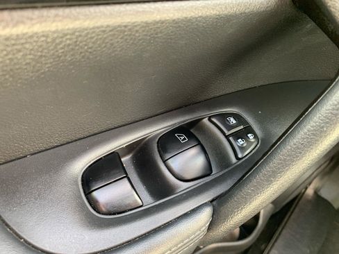 Used 2018 Nissan Rogue SV AWD/4WD image 22
