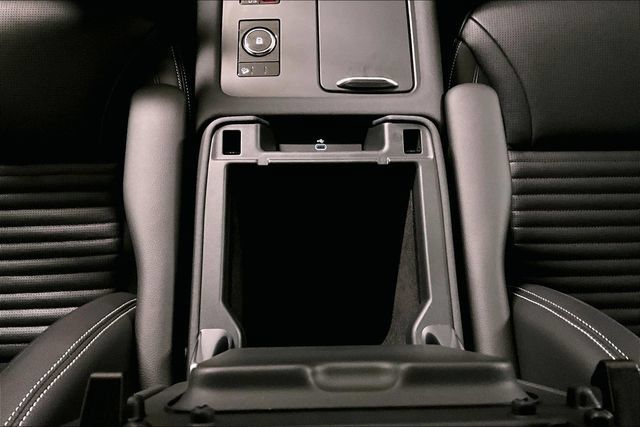 Certified 2025 Land Rover Discovery Dynamic SE AWD/4WD image 11