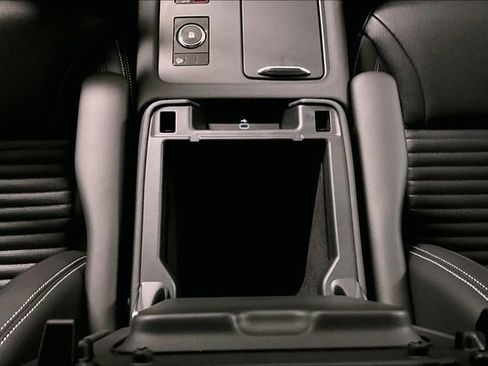 Certified 2025 Land Rover Discovery Dynamic SE AWD/4WD image 11
