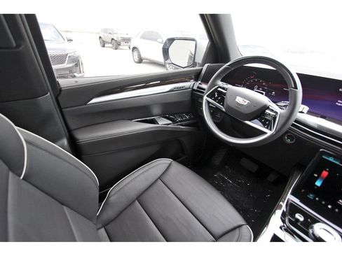 New 2026 Cadillac Escalade Luxury w/ Touring Package AWD/4WD image 8