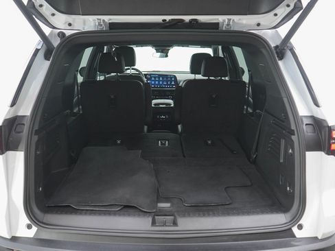 Used 2026 Chevrolet Traverse LT AWD/4WD image 16