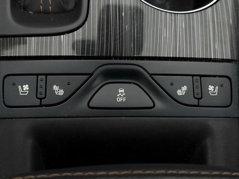 Used 2018 Chevrolet Impala Premier w/ Premier Confidence Package FWD image 32