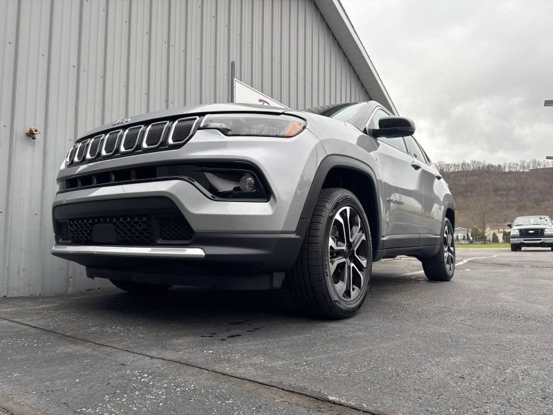 Used 2022 Jeep Compass Limited AWD/4WD image 17