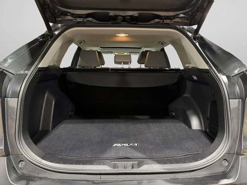 Used 2019 Toyota RAV4 Limited image 32