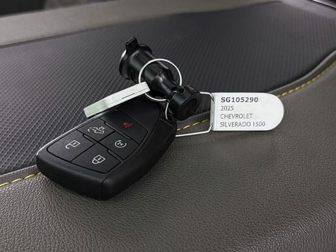 Used 2025 Chevrolet Silverado 1500 ZR2 w/ Technology Package image 32