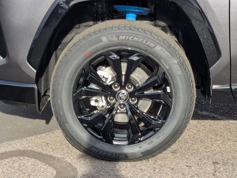 New 2025 Toyota RAV4 SE image 10