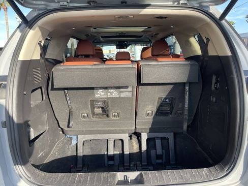 Used 2024 Kia Carnival SX Prestige image 5
