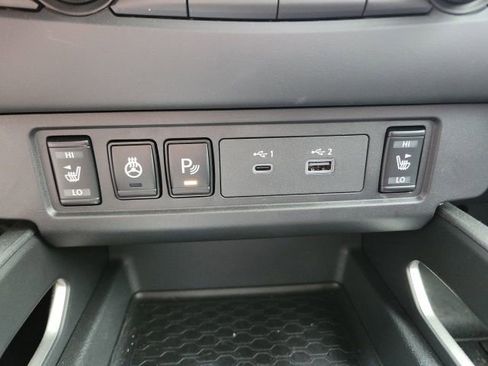 Used 2025 Nissan Frontier SV w/ SV Convenience Package image 27