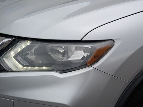 Used 2020 Nissan Rogue SV AWD/4WD image 12