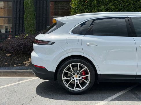 Used 2024 Porsche Cayenne S AWD/4WD image 22