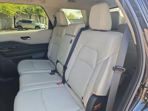 New 2026 Nissan Pathfinder SL image 14
