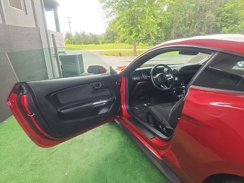 Used 2020 Ford Mustang Coupe RWD image 17