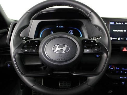 Certified 2025 Hyundai Elantra Sport image 23