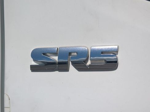 Used 2019 Toyota Tacoma SR5 RWD image 11