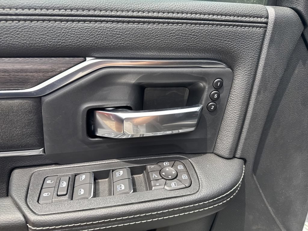 New 2026 RAM 2500 Laramie AWD/4WD image 18