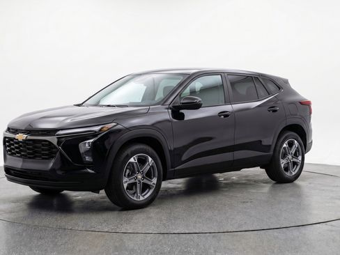 Used 2025 Chevrolet Blazer LT image 3